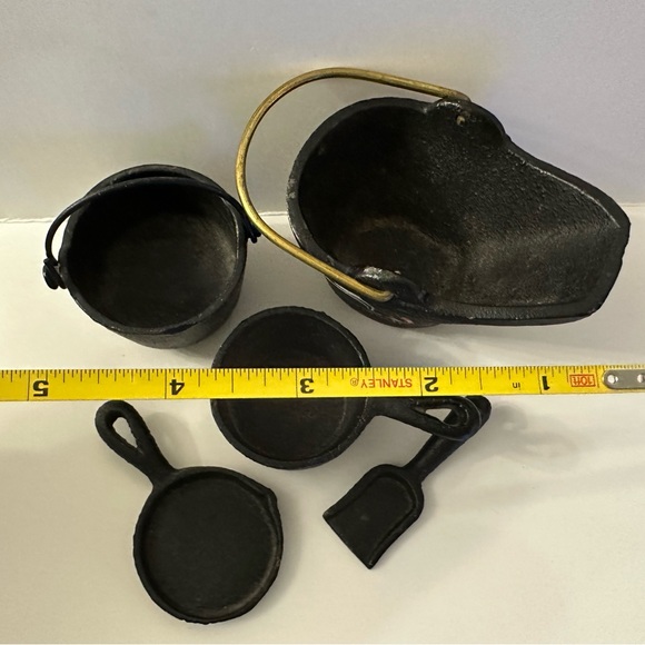 EUC VINTAGE MINIATURE CAST IRON COOKWARE 5pc SET - Picture 6 of 8